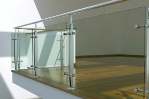 Eliptical contemporary stainless steel feature post with glass feature panels balustrade1 Eliptical contemporary stainless steel feature post with glass feature panels balustrade1